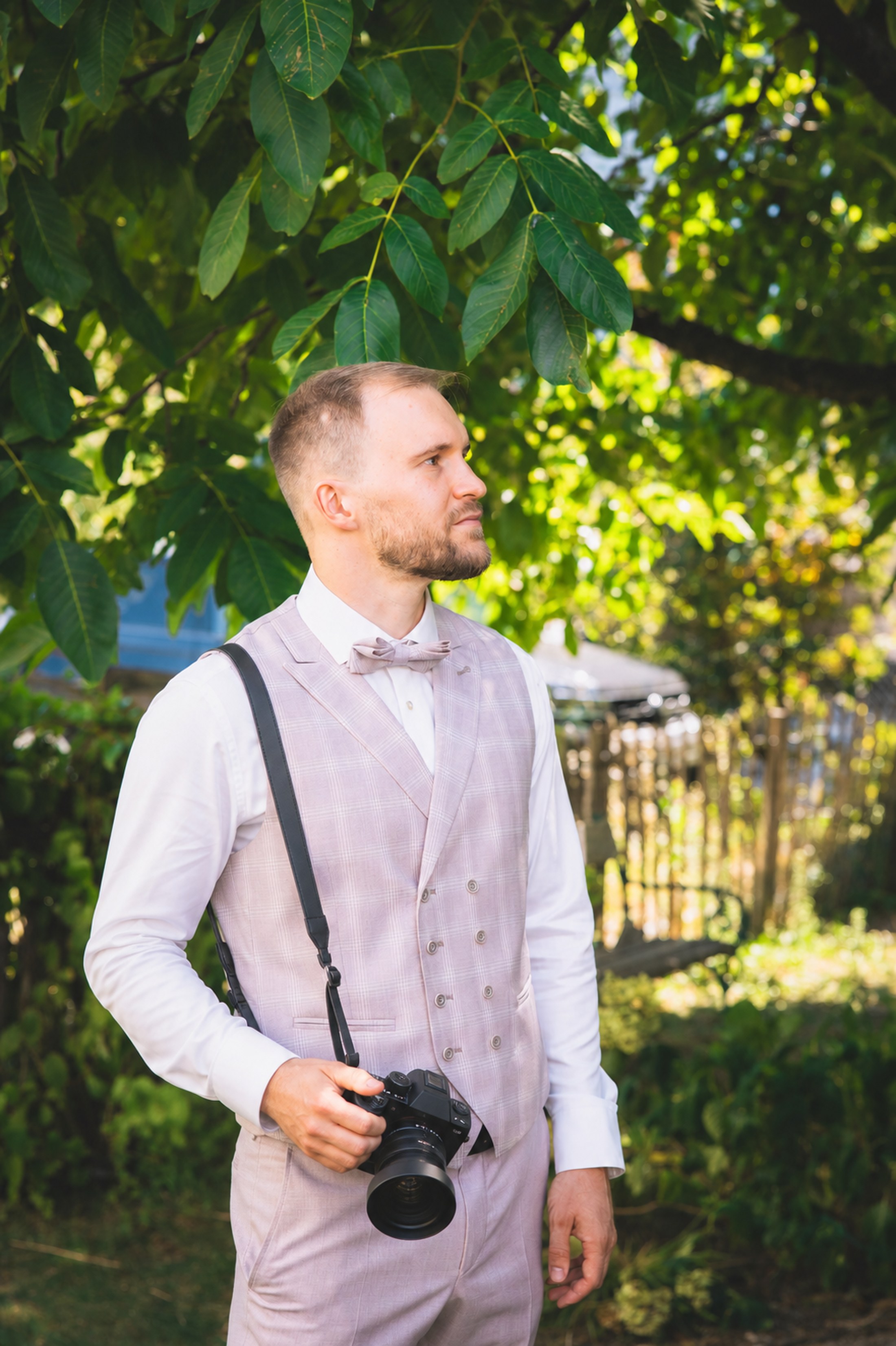 Hochzeitsfotograf Richard Kriss mit Kamera in Vorarlberg