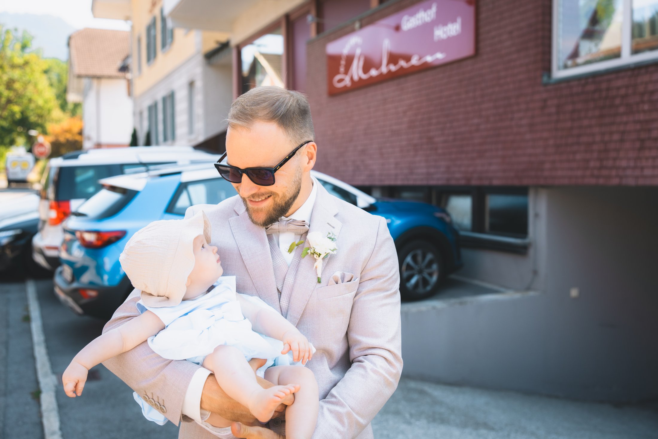 Familiärer Moment am Hochzeitstag