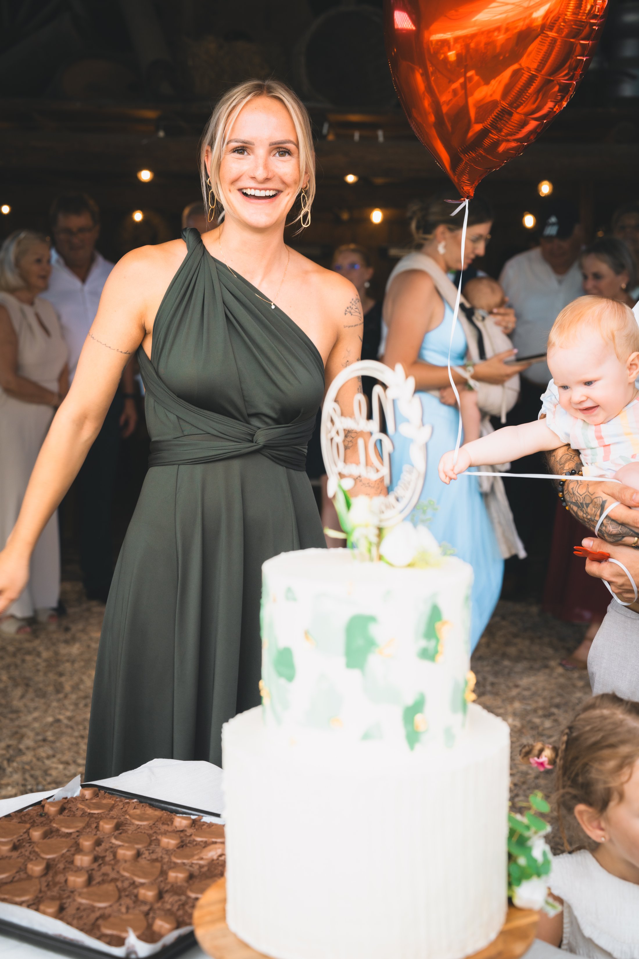 Überraschender Moment bei der Hochzeitstorte